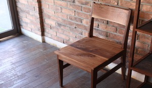 walnut R-comfort chair